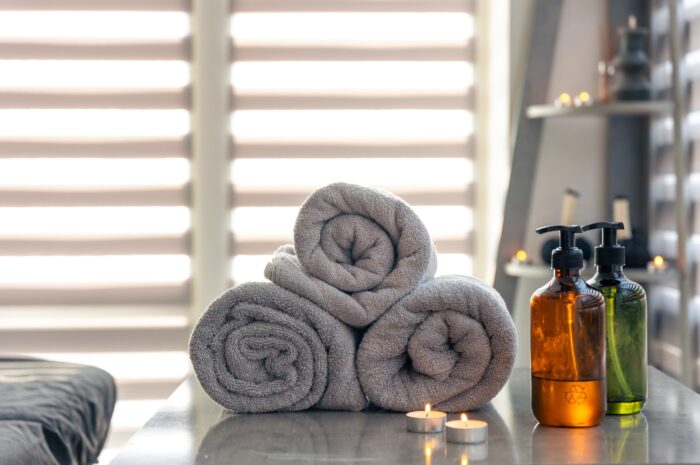 Ręczniki kąpielowe łazienkowe – kluczowy element codziennego komfortu i elegancji w domowej łazience